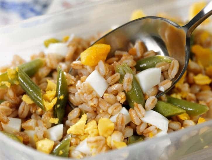 Farro, fagiolini e uova