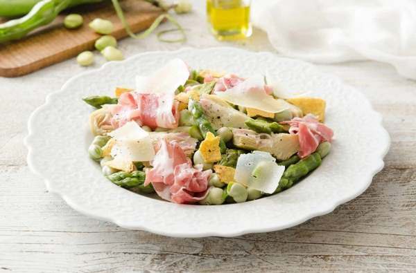 Insalata di fave, asparagi e pancetta